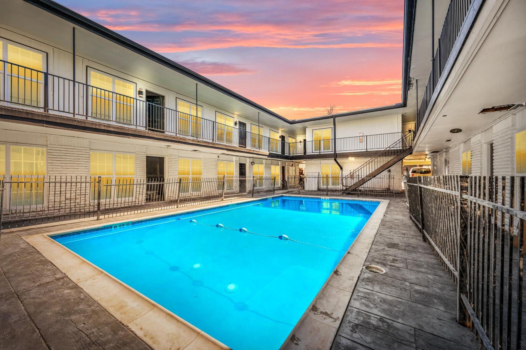 Apartament Warm Heights 2Br With Pool & Free Parking Houston Zewnętrze zdjęcie